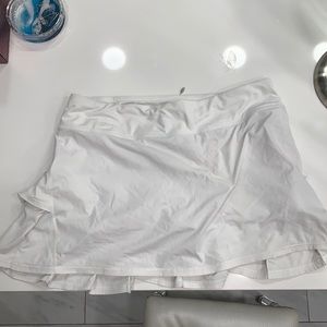Lululemon white tennis skirt super cute